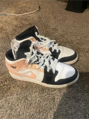 Jordan Low-Top Sneakers in Black & White